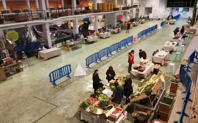 Larunbatean Ekomerkatua Iruñeko Geltokin