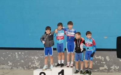 Kadeteek eta juniorrek entrenatu bitartean etorkizunekoak lehiatzen hasi dira