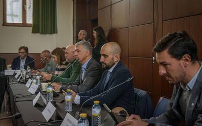 Tubos Reunidoseko arduradunek ez zuten kaleratzeei buruzko aipamenik egin Aiaraldeko Garapen Industrialaren aldeko Mahaian pasa den astean