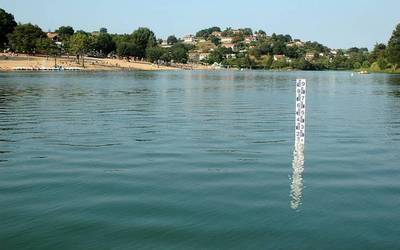 Senpereko aintziraren eta herriko eraikinaren erabilpen hitzarmenari buruzko urratsak etetea eskatu dute Hats Berri taldeko hautetsiek