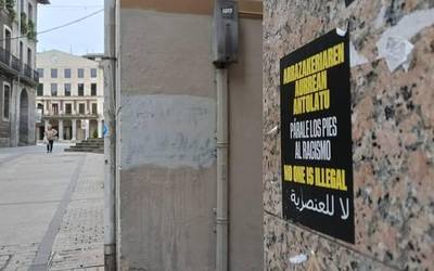 Arrazakeria sen onez mozorrotzen denean