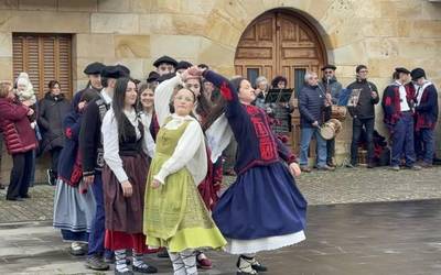 Urdiaingo zortzikoarekin, Santa Agedari agur