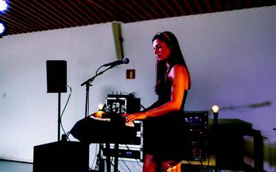 Ainhoa Urteaga: "Abestiak sortzea berez ateratzen zait"