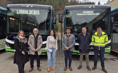 Avanzako instalazioak bisitatu ditu Azahara Dominguez diputatuak