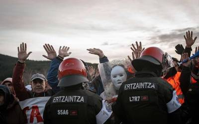 Piketeak, Ertzaintza eta eskualdea astindu duten 301 kaleratze