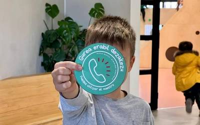 Kirikiño Ikastolak "Geurea erabil dezakezu" ekimena abiarazi du Txurdinagako 65 saltoki baino gehiagorekin elkarlanean