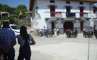 Kontzejuak bi etxebizitza alokatuko ditu