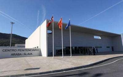 35 urteko preso bat hilik aurkitu dute ziegan Zaballako espetxean