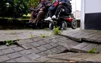 Politika, Super Bowl, erasoak, estetika, oztopo arkitektonikoak