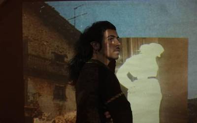 Adrian Irisarri: “Sortze prozesuan inguruan ditudan objektu eta formen xumetasunean oinarritzen naiz”