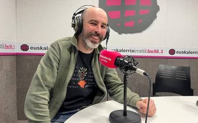 Jon Bujanda eta Xan Aire: "Astindu Topaketen asmoa euskaldun bezala bizi ditugun korapiloak askatzea da"