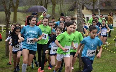 Igandeko hotzari iskin egin zioten arineketan Etxaurren Krosean