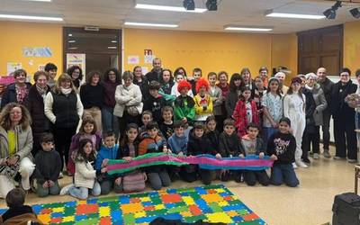 [ARGAZKIAK] Xalto eskolako ikasleek 1.840 euro lortu dituzte bularreko minbiziaren ikerketa bultzatzeko