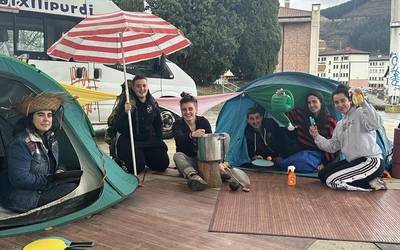 Udaleku itxiak aurkeztu ditu Txatxilipurdik