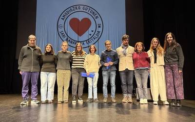 Amodiozko Gutun eta Esaldien lehiaketako sarituek euren lanak irakurri dituzte Seminarixoan