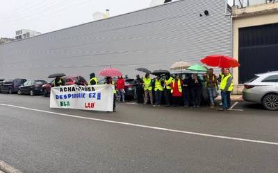 [BIDEOA]: Acha-Orbeako beharginak kaleratzeen aurka mobilizatu dira