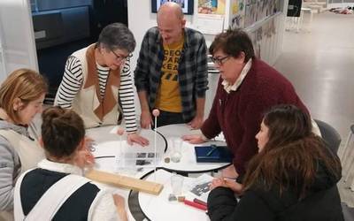 Geoparkeko ikastetxeetako irakasleak hezkuntza geozientifikoa sustatzeko ekimenean parte hartzen ari dira