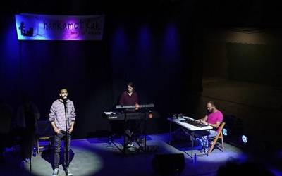 La Txamaren eta Bad Bunnyren doinuekin bertsotan