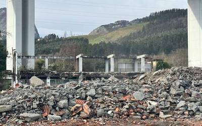 Tabirako kirolguneko lanak, "martxa onean"