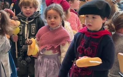 Eguen Gizenean Urdelardero Eguna ospatuta hasi dituzte haurrek Aratuste jaiak