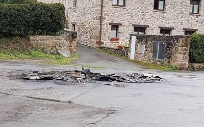 EAJk edukiontziak erretzearen ekintza gaitzetsi eta udaltzaingoaren presentzia indartzea proposatu du