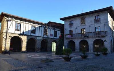 Adin guztietako figuranteen bila daude Orozkon grabatuko den telesail baterako