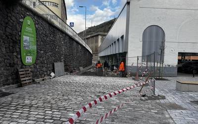 Hainbat erremate lan falta dira