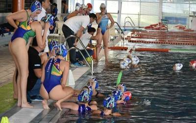 Leioa Waterpolok Valliranan jasotako irain matxistak salatu ditu