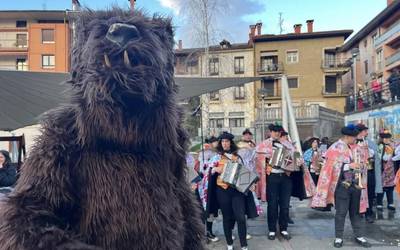 'Tarrapatatan' kalejira estreinatuko du bihar Oñatiko Inauterietako konpartsak