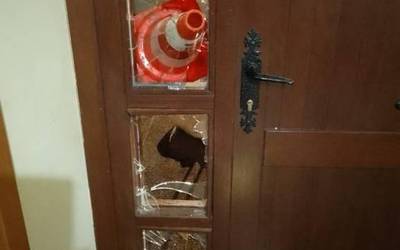 Mojen eraikinean kalteak eragin dituzte