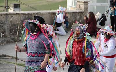 Deialdiak, batzarrak, zinema, ihauteriak eta kinto ospakizunak