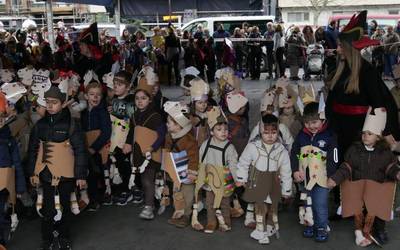 Amaurreko ikasleek koloreztatu dute Amurrioko herrigunea