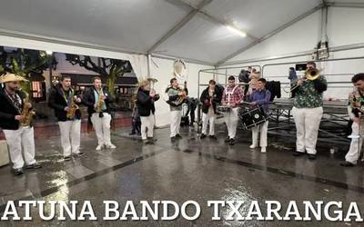 Kalitatezko martxa Latuna Bando txarangarekin