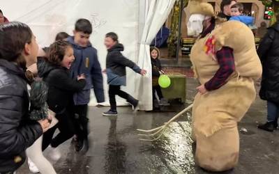 Plazan dantzan, dantzan plazan