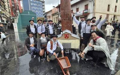 Giro bikaina Ermuko inauterietako mozorro lehiaketetan