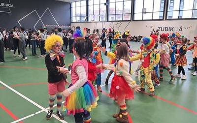 Txantxiku Ikastolako ikasleen eskutik heldu da zirkua Oñatira