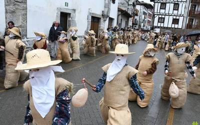 [ARGAZKIAK] 105 zakuzahar ibili dira euripean Lesakan