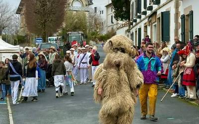 [ARGAZKIAK] Umore onean joan dira Sarako ihauteriak