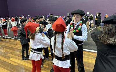 Arrasateko bi ikastetxeak batu dira Aratuste-martitzena ospatzeko