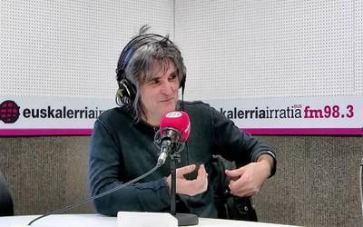 Xabi Camarero (Urtz): "Gure abesti ezagunenak bere oinarrizko bertsiora, akustikora eraman nahi izan ditugu"