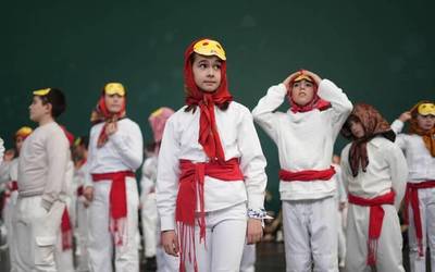 Euskal inauteriak eraman ditu Aresketa Ikastolak herrigunera