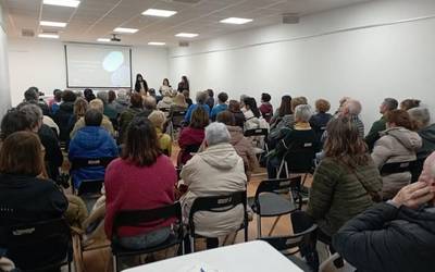 Interes handia piztu du estimulazio kognitiboa lantzeko hitzaldiak