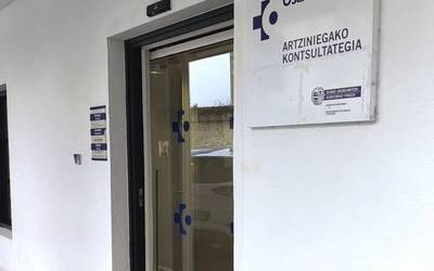 Ez dago medikurik Artziniegan zenbait erabiltzaileren jarrera "oldarkorren" ondorioz, Osakidetzak bigarren plaza onartu arren