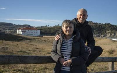 Itziar Alkorta eta Carlos Garbisu: "Planeta hau mikroorganismoek gobernatzen dute"