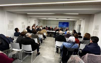 Nahi ez den bakardadea eta hari aurre egiteko baliabideak, mahai inguru arrakastatsuan