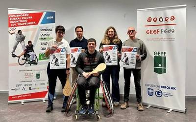 Eskualdeko hainbat kide, Pilota Egokituko XVI. Gipuzkoako Txapelketari ekiteko pronto
