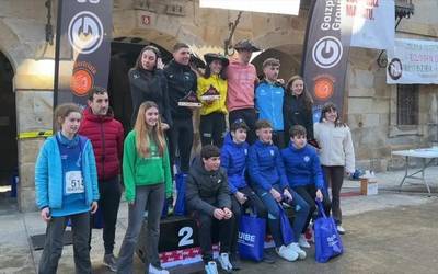 Iñigo Alzola eta Maider Unanue izan dira bizkorrenak Antzuolako 8 Miliak lasterketan