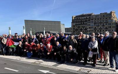 Bailarako hainbat pentsionistak Donostian egindako manifestazioan izan dira