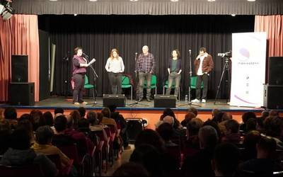 Bertsotan hasi dituzte Maxixatzen euskara elkartearen 30. urteurrenaren ospakizunak