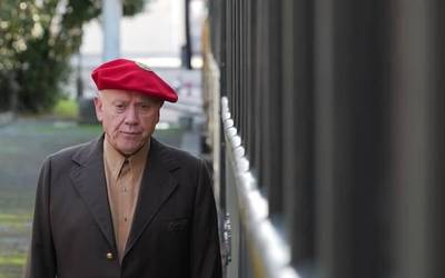 Triki-traka hotsa isildu zuten, baina ez haren oihartzuna